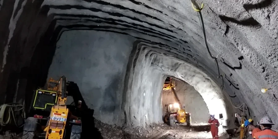 Análise geotécnica para túneis em solo mole em Paulista